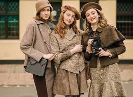 Tren Fashion Vintage: Nostalgia, Kreativitas, dan Gaya Abadi